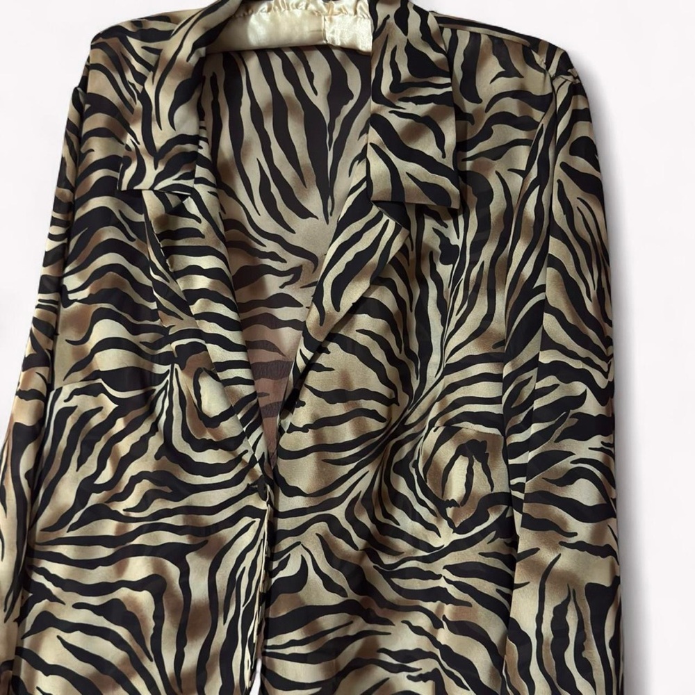 Tiger Print Single Button Top - image 3